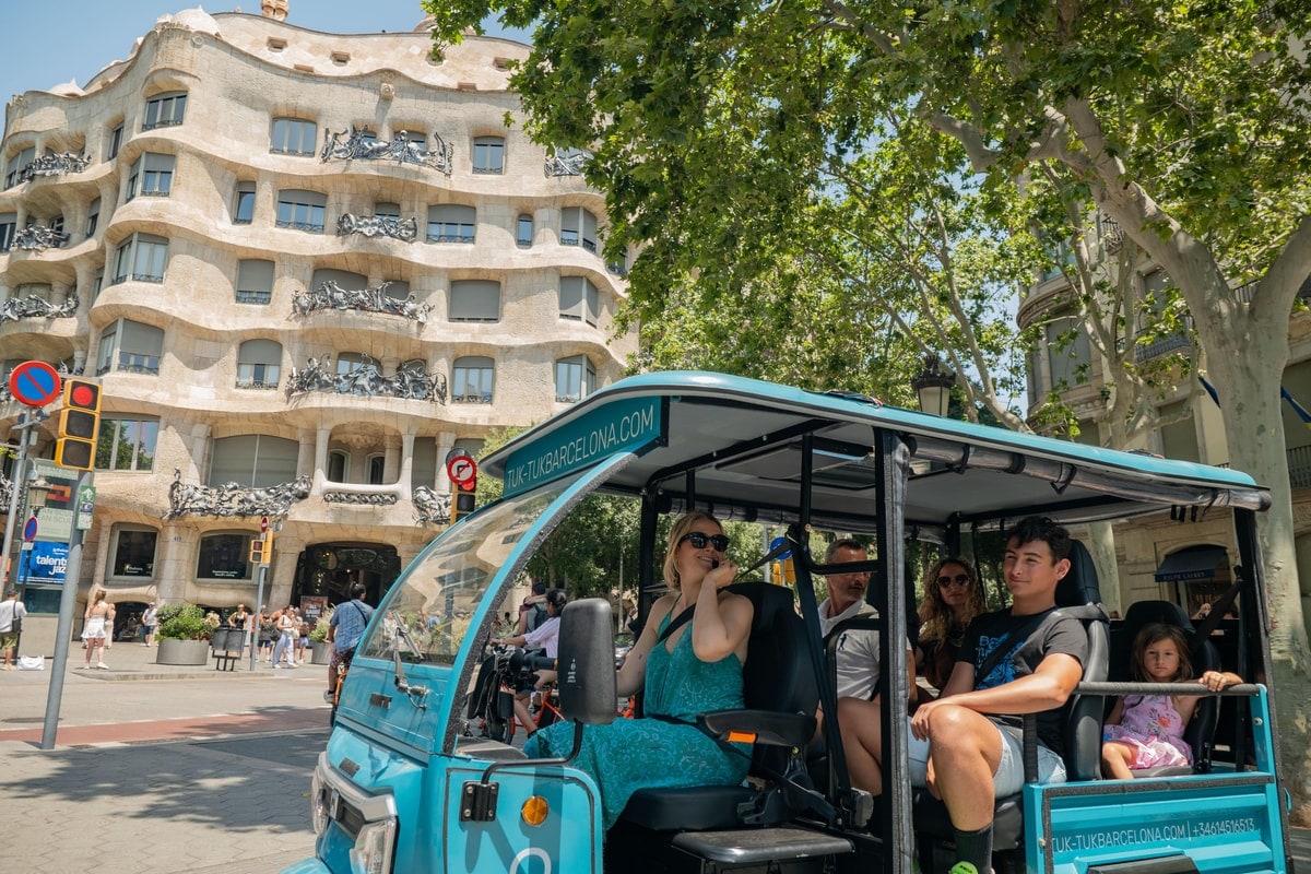 Barcelona Private Electric Tuk-Tuk Tour - Sagrada Familia & Gaudi Highlights