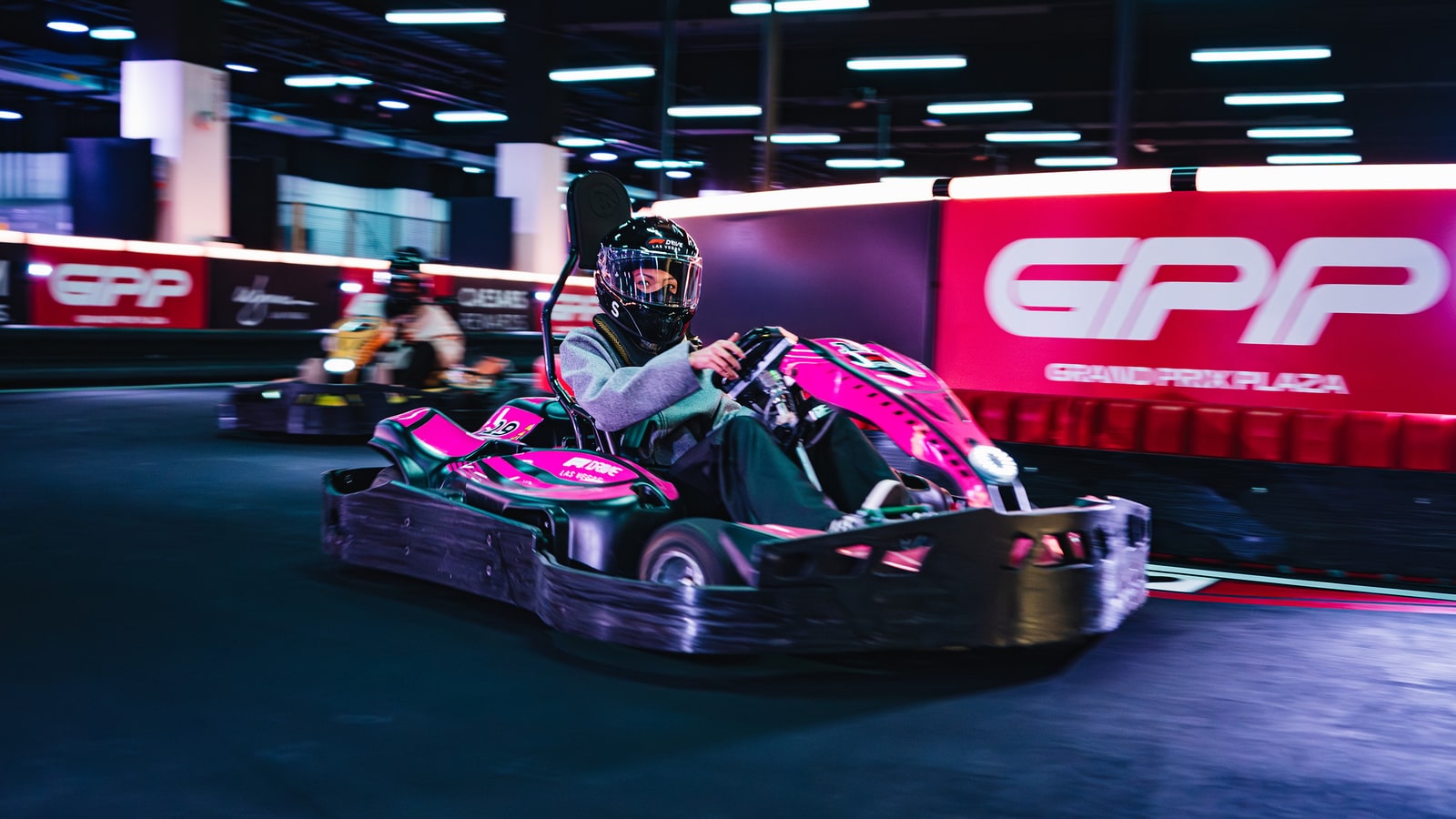 ラスベガス F1® DRIVE 公式カートレーシング - グランプリ・プラザ
