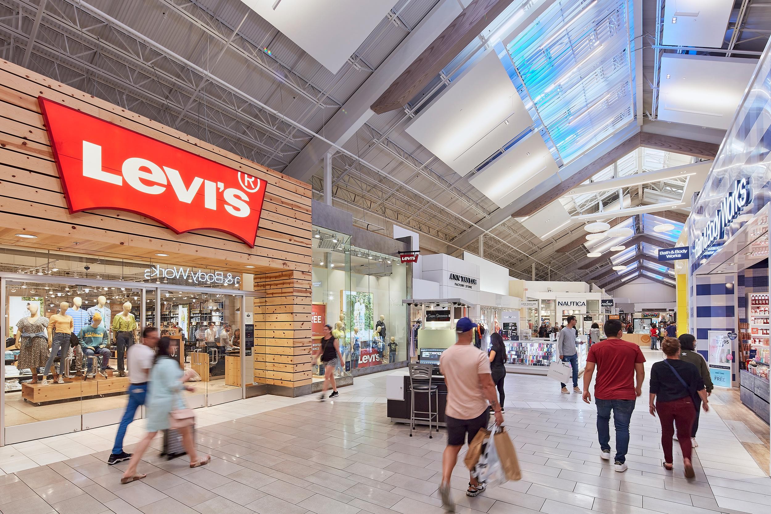 Miami Sawgrass Mills Outlet Private Round-Trip Transfer - Hotel Pickup & Shopping Assistance