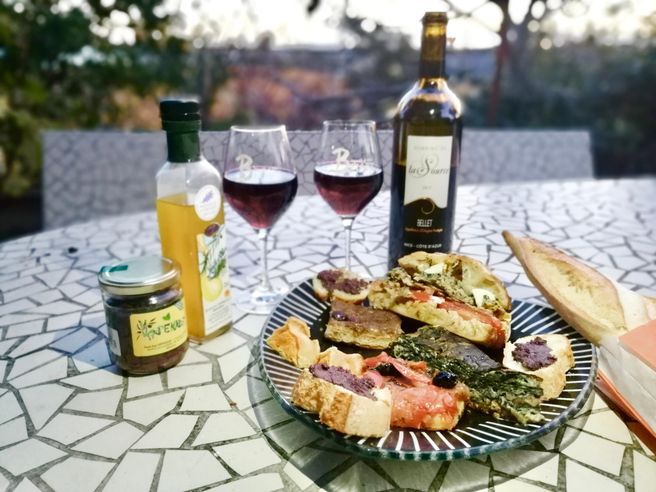 Nice Old Town Food & Wine Walking Tour - Cours Saleya Market Tasting & Castle Hill Picnic