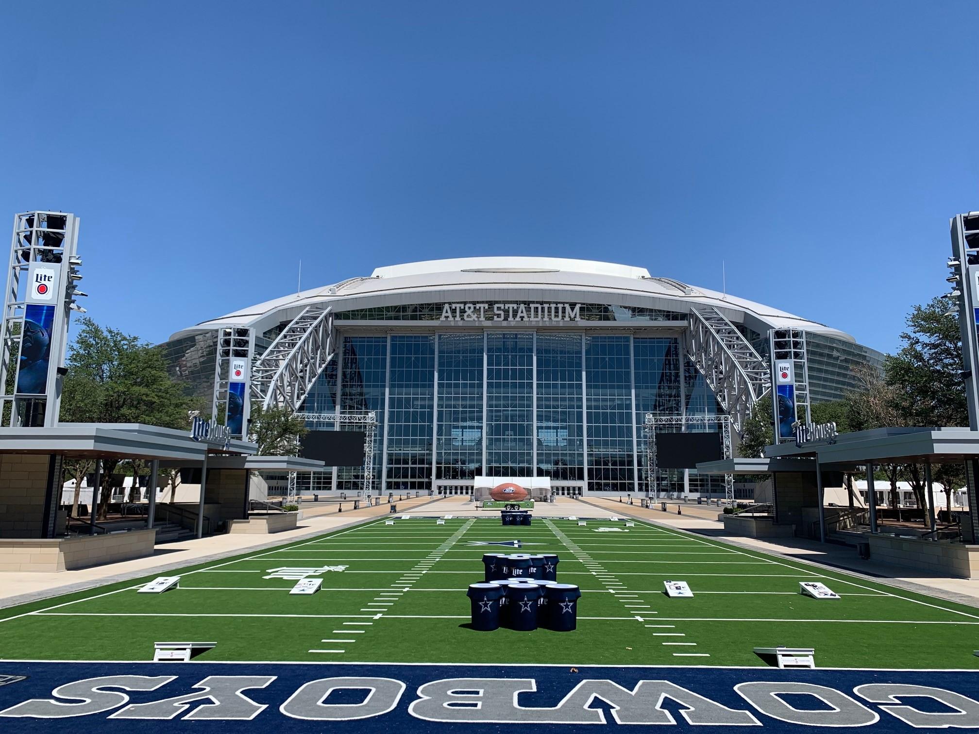 From Dallas: Cowboys Stadium or The Star Tour - Round-Trip Transportation