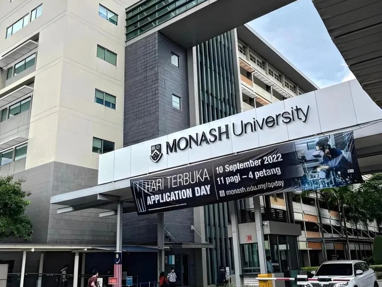 Melbourne Monash University Campus Tour - Small Group
