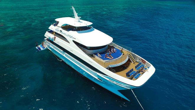Cairns Outer Great Barrier Reef Full-Day Superyacht Tour with Lunch