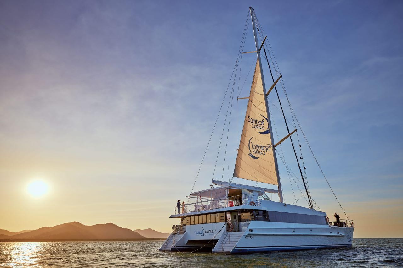 Cairns City Sights Tour & Dinner Cruise - Hotel Pickup