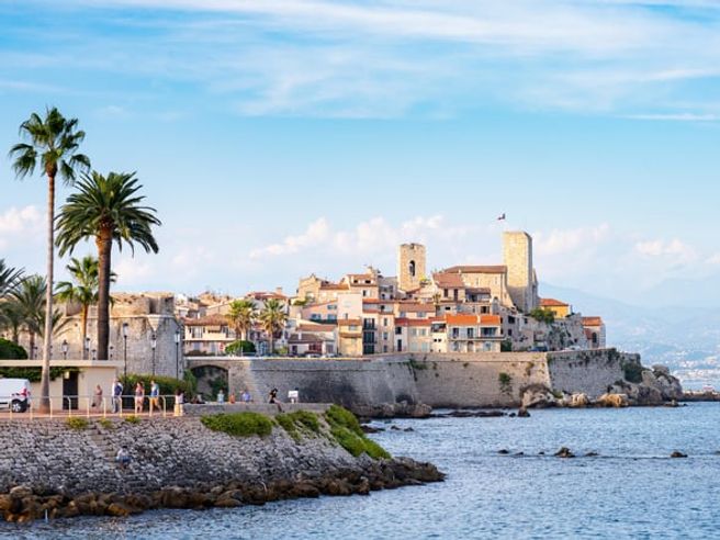 From Nice: Antibes & Saint-Paul-de-Vence 9-Hour Day Tour - Provençal Market & Domaine de la Source Wine Tasting (Hotel Pickup Included)