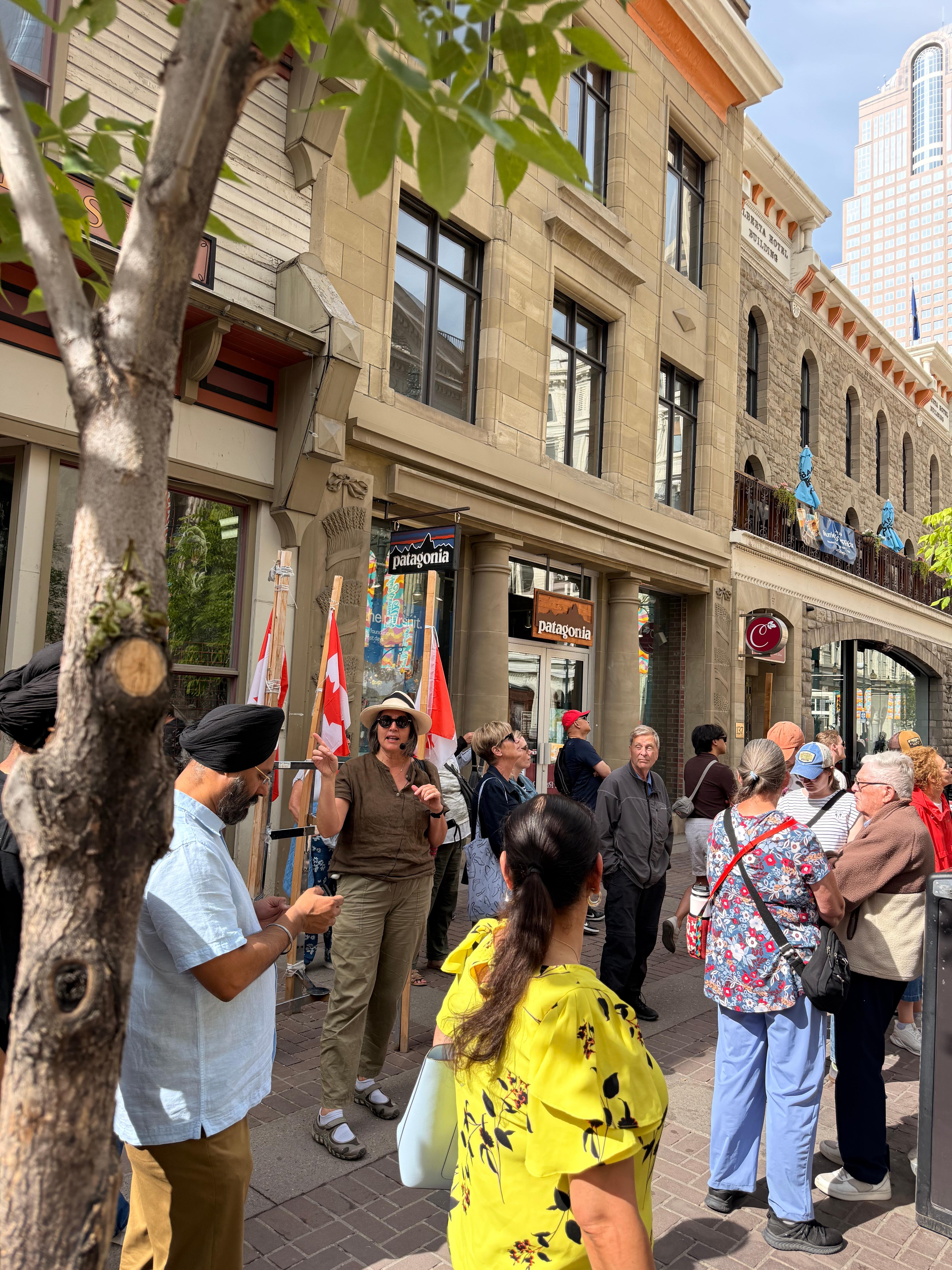 Calgary Downtown Highlights & +15 Skywalk Walking Tour