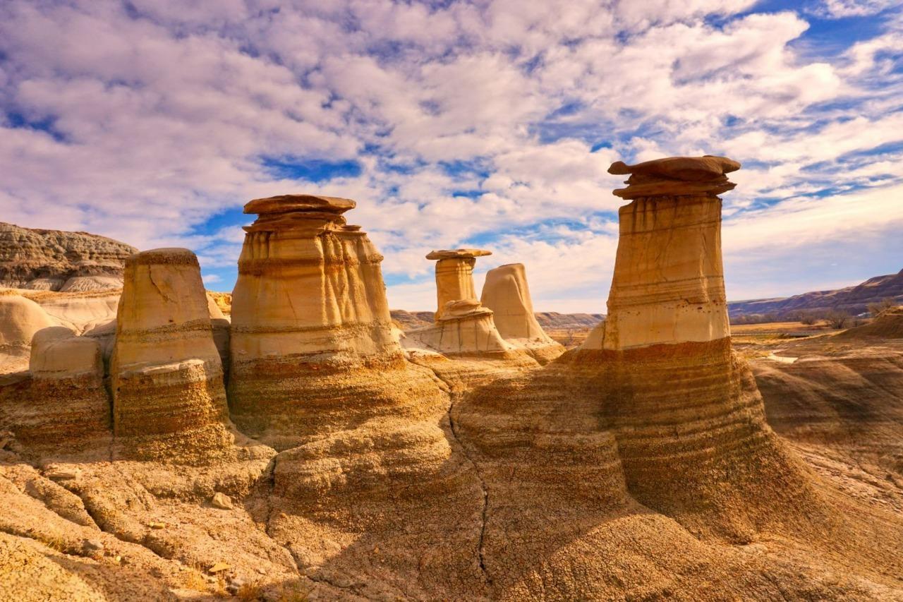 From Calgary: Drumheller Royal Tyrrell Museum & Hoodoos Day Tour - Small Group