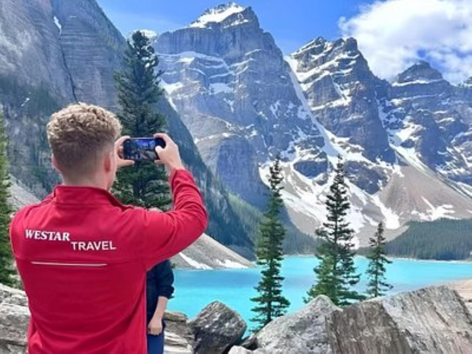 From Calgary or Banff: Lake Louise, Moraine & Emerald Lakes and Banff Town Day Tour