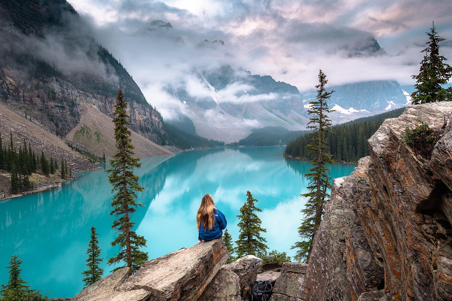 From Calgary and Banff: Lake Louise, Moraine and Emerald Lake Tour - Small Group