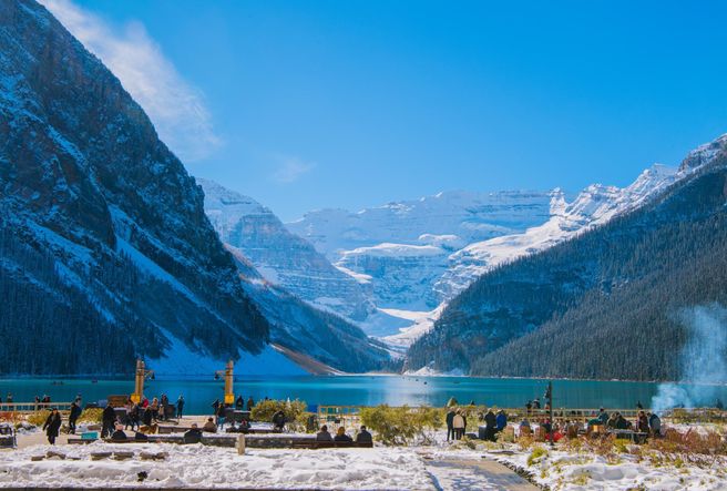 From Banff, Canmore or Calgary: Moraine Lake & Lake Louise Half-Day Tour