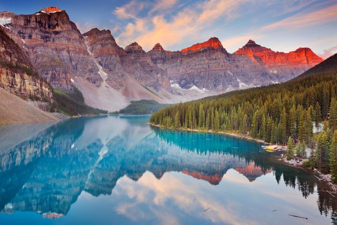 From Banff or Canmore: Lake Louise & Moraine Lake Half-Day Shuttle Tour