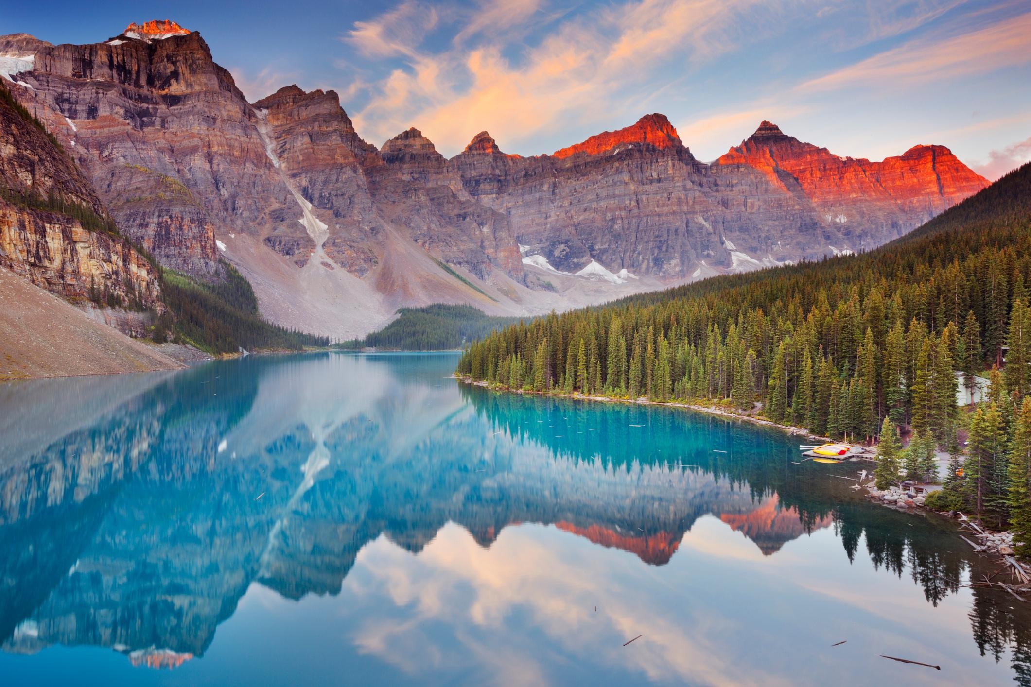From Banff or Canmore: Lake Louise & Moraine Lake Half-Day Shuttle Tour