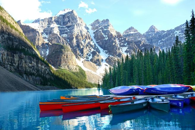 From Calgary, Canmore or Banff: Lake Louise, Moraine Lake & Gondola or Hot Springs Tour