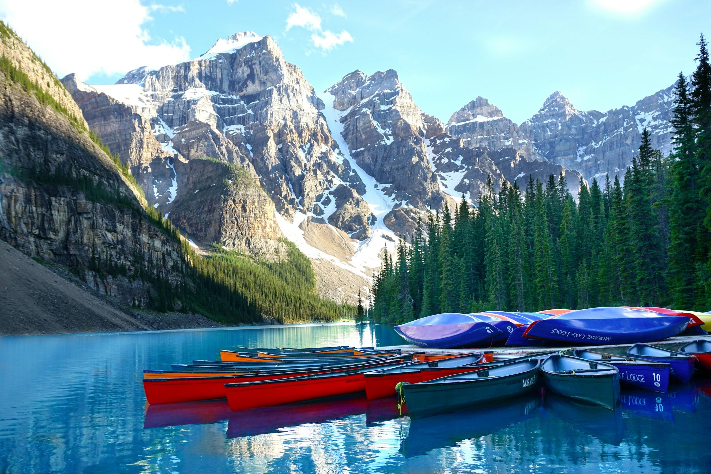 From Calgary, Canmore or Banff: Lake Louise, Moraine Lake & Gondola or Hot Springs Tour