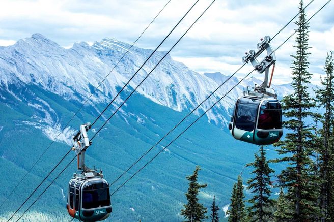 From Calgary: Banff Town, Gondola, Hot Springs & Lake Minnewanka Day Tour