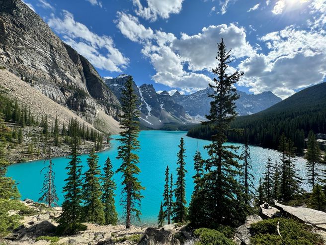 From Calgary: Moraine Lake, Lake Louise & Banff Town Day Tour - Small Group