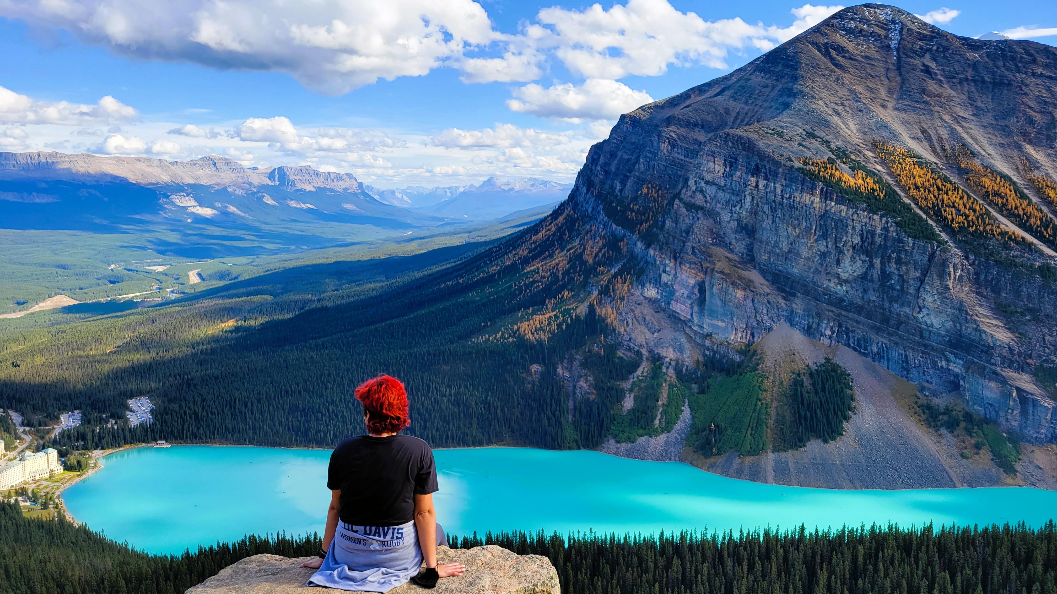 From Calgary or Canmore: Lake Louise, Moraine, Two Jack & Lake Minnewanka Day Tour - Small Group