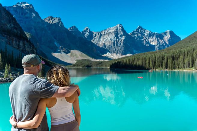 From Banff or Canmore: Emerald Lake, Lake Louise & Moraine Lake Small-Group Tour