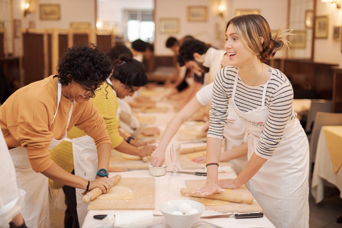 Rome Piazza Navona Pasta Cooking Class - Make Fettuccine & Dine