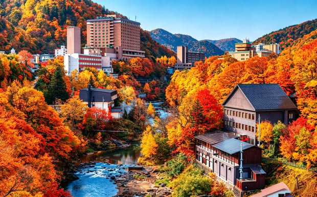 From Sapporo: Hoheikyo, Jozankei & Lake Toya Autumn Leaves Day Tour