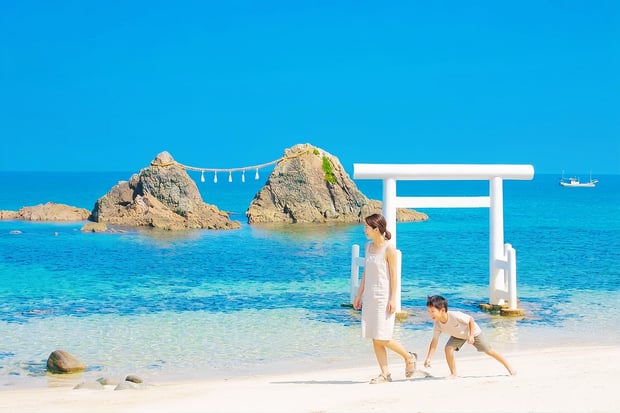 From Fukuoka: Itoshima Shiraito Falls, Yanagawa Boat Ride & Dazaifu Day Tour