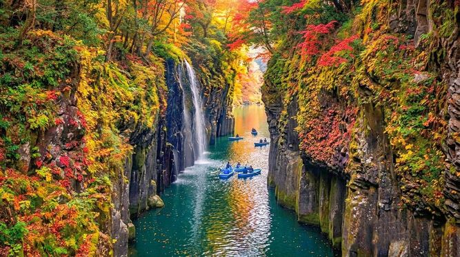 From Fukuoka: Mt. Aso & Kusasenri and Takachiho Gorge Day Tour