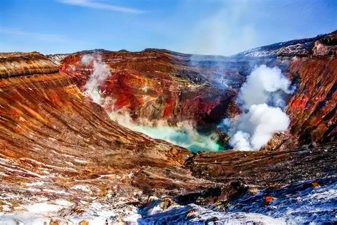 From Fukuoka: Mt. Aso Nakadake Crater & Kusasenri and Takachiho Gorge Day Tour