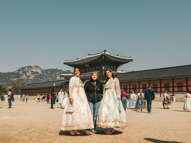 Seoul Gyeongbokgung Palace, National Palace Museum & Bukchon Hanok Village Walking Tour
