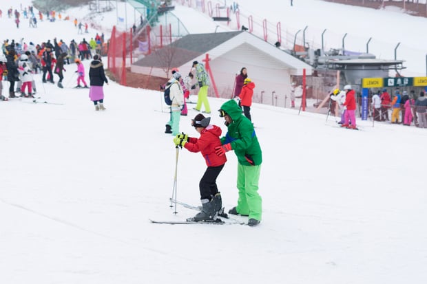 From Seoul: Jisan Forest Resort Ski & Snowboard Day Tour