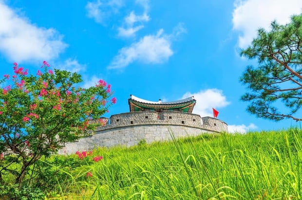 From Seoul: Suwon Hwaseong Fortress, Starfield Suwon & Korean Folk Village Day Tour with Admission