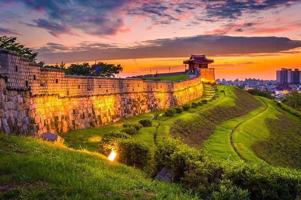 From Seoul: Suwon Hwaseong Fortress & Haenggung, Wawoojeongsa Temple & Starfield Suwon Day Tour