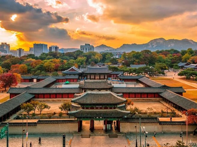 Seoul Gyeongbokgung & Eunpyeong Hanok Village·Jingwansa Temple Private Car Tour - Hotel Pickup