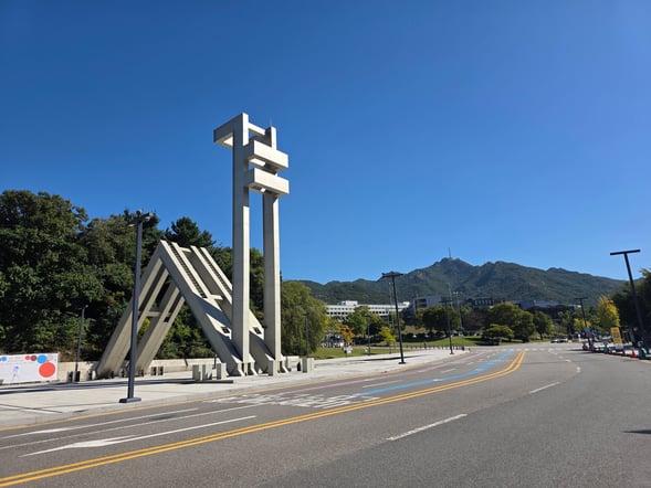 Seoul National University Campus & Nakseongdae Park·Sharosu-gil Small-Group Tour