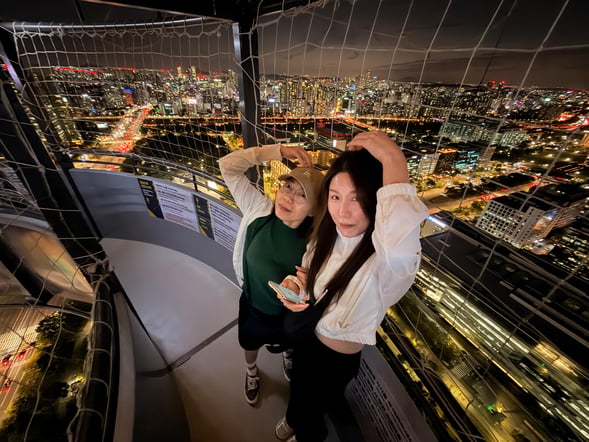 Seoul Yeouido Park Picnic & Seouldal Balloon Ride Tour
