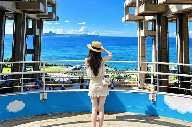 那覇発:美ら海水族館&万座毛・古宇利島・アメリカンビレッジ バスツアー