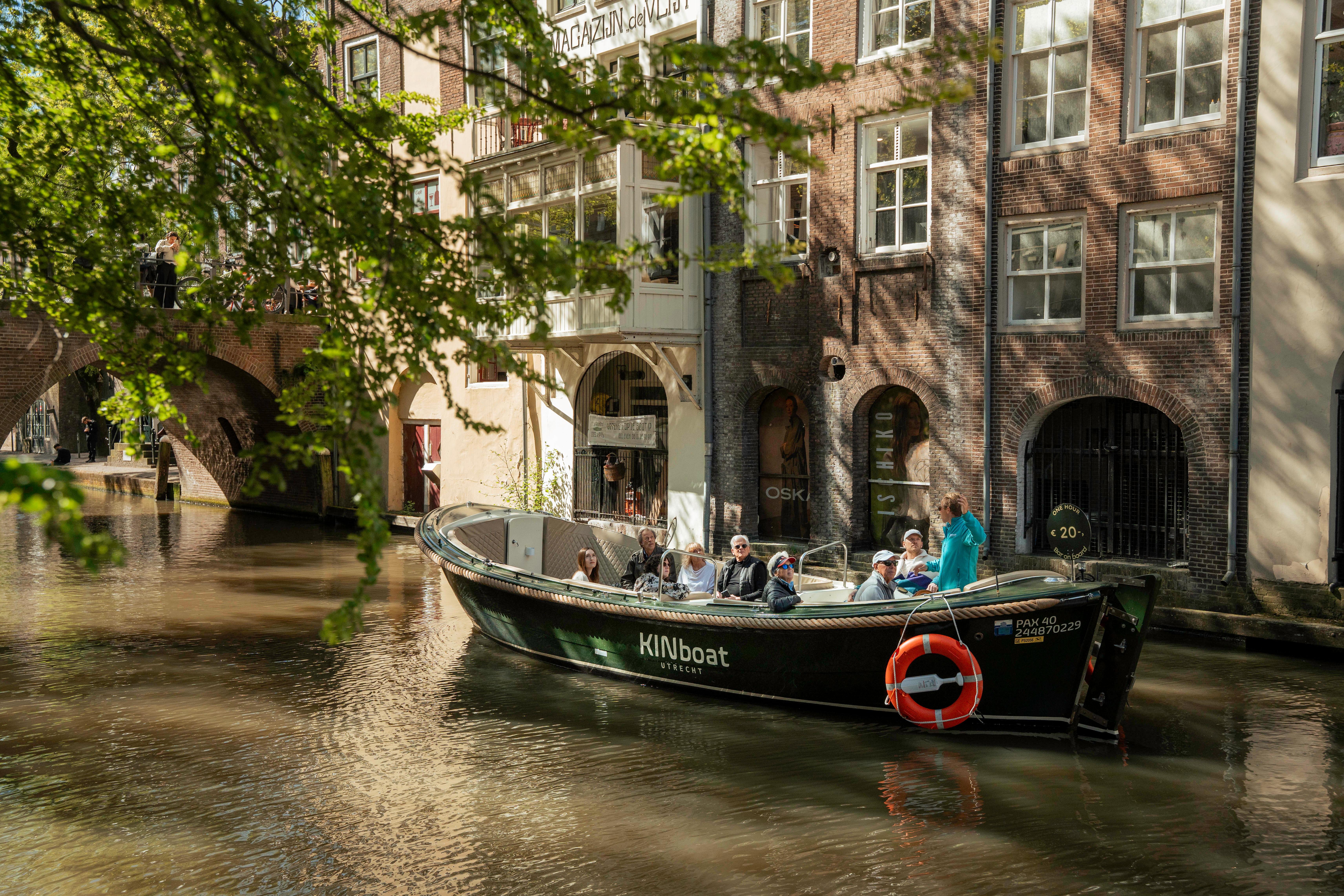Utrecht Canal Open Boat Tour - Live Guide
