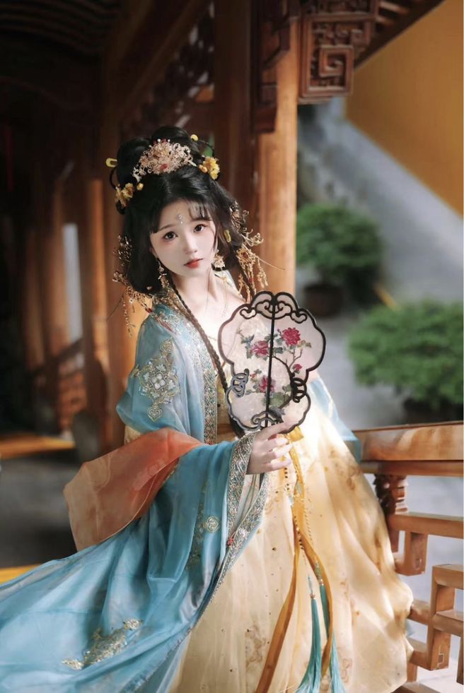 Shanghai Hanfu & Qipao Costume, Makeup & Photoshoot Experience