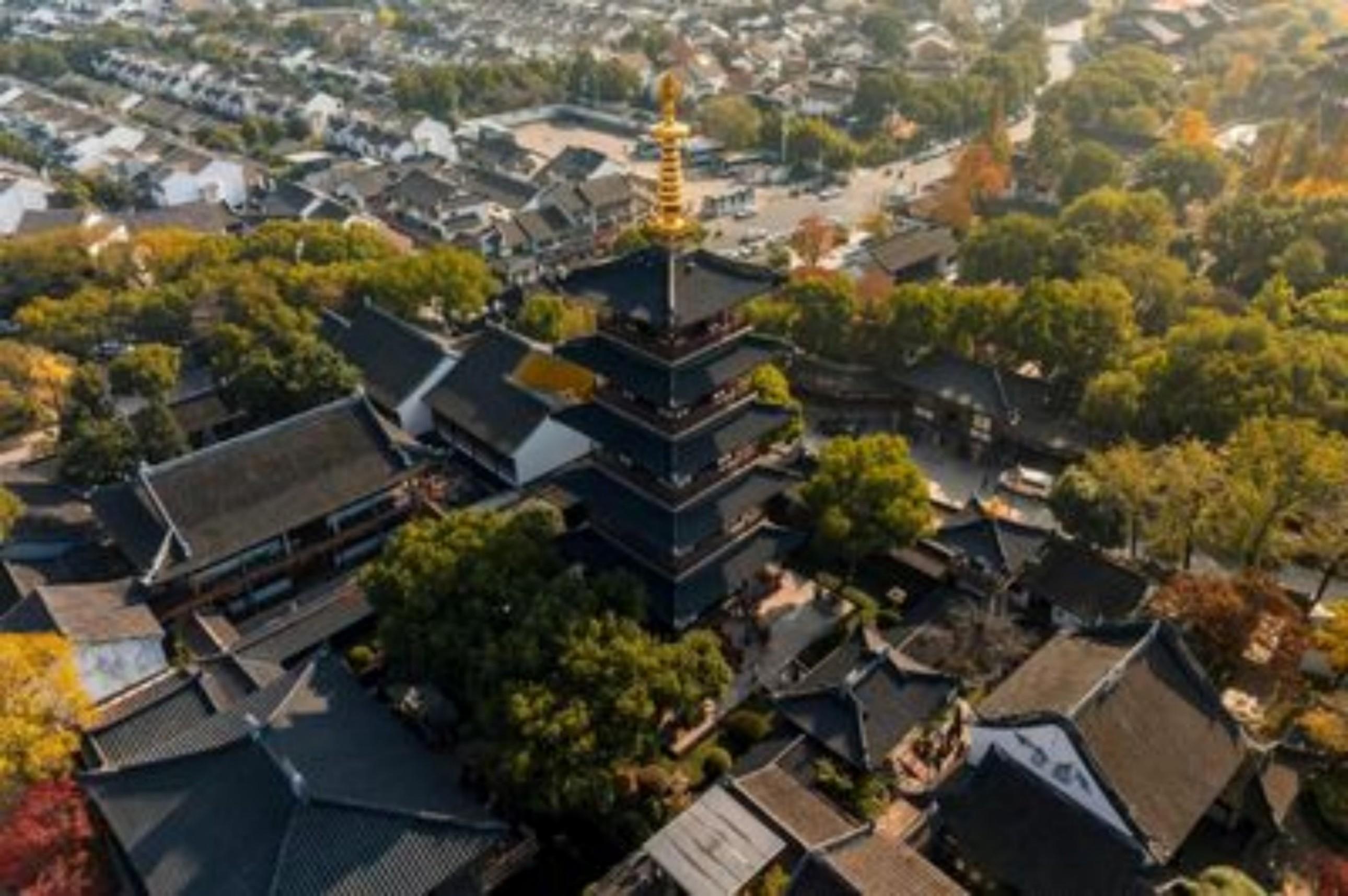 From Shanghai: Suzhou Lion Grove Garden & Hanshan Temple Day Tour - Chinese Guide