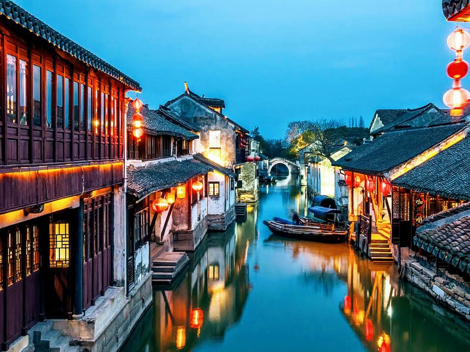 From Shanghai: Suzhou & Zhouzhuang Water Town Private Day Tour with Lunch