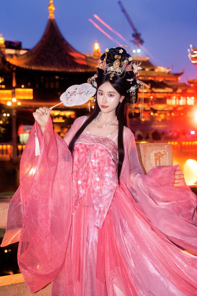Shanghai Yu Garden Hanfu & Qipao Photoshoot - Retouched Photos Included