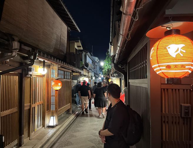京都 祇園&先斗町 花街 少人数ウォーキングツアー - スペイン語ガイド
