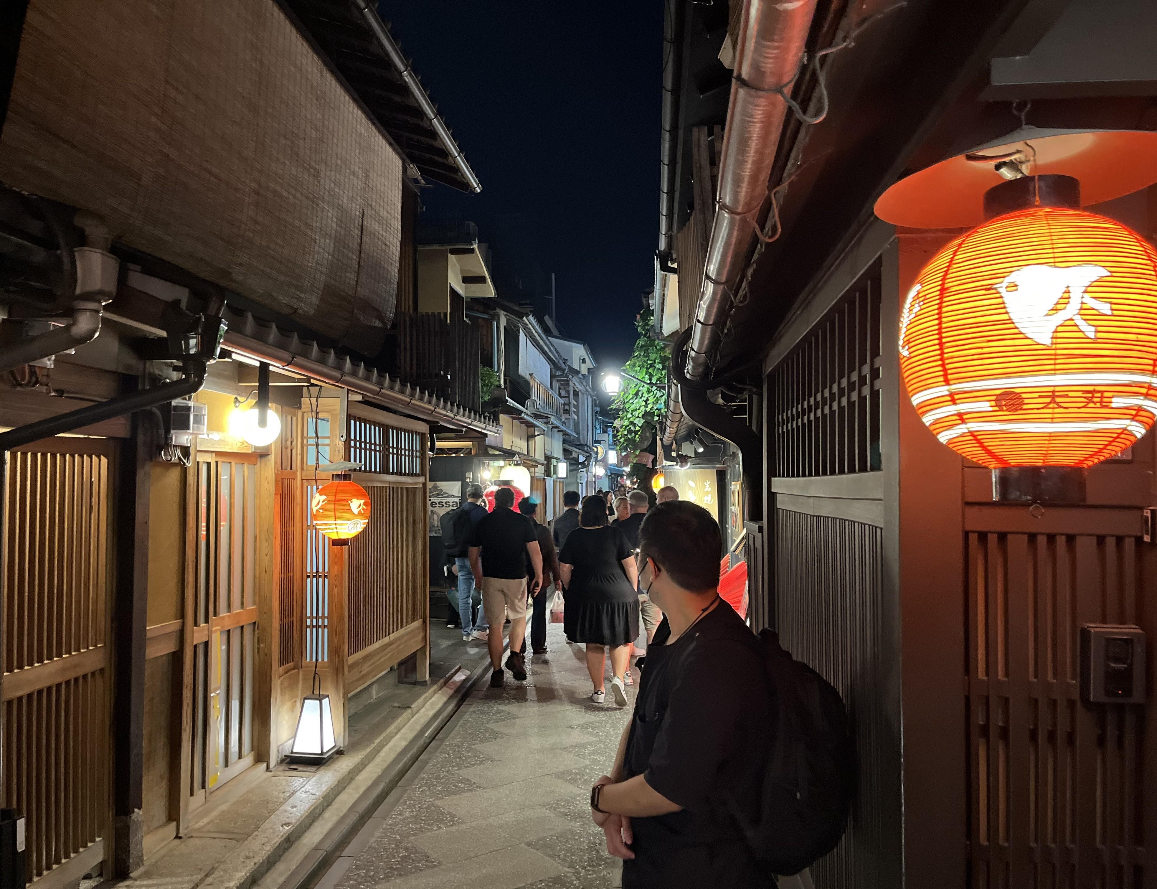 京都 祇園＆先斗町 花街 少人数ウォーキングツアー - スペイン語ガイド