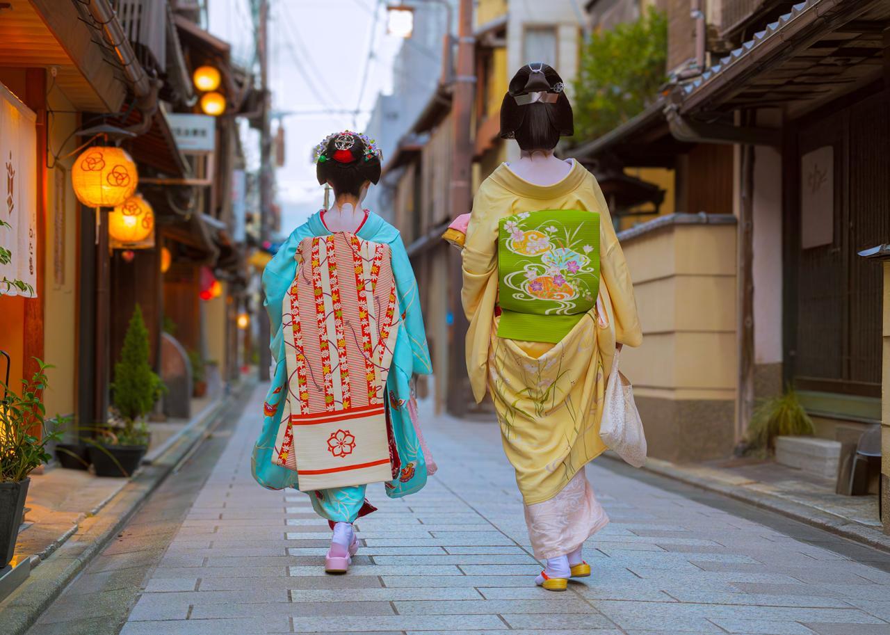京都 宮川町＆祇園 花街ウォーキングツアー - ウェルカムドリンク付き