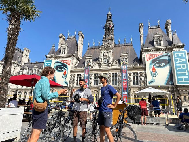Paris Bike Tour - Eiffel Tower, Louvre & Notre-Dame Highlights