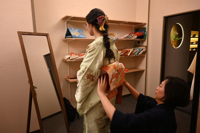 Osaka Uehommachi Kimono & Tea Ceremony & Calligraphy Experience