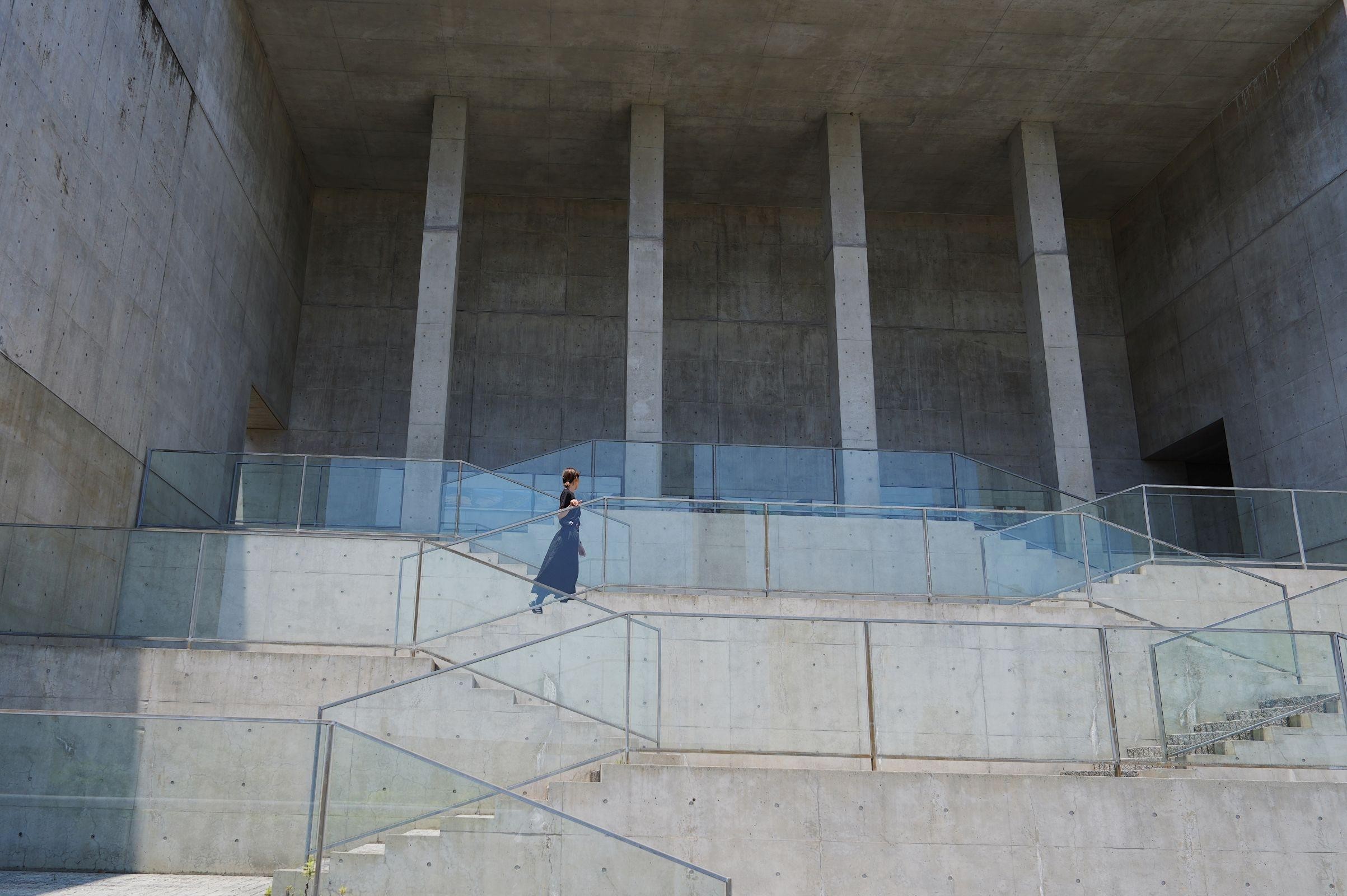 From Osaka: Awaji Island Day Tour to Yumebutai & Honpukuji Water Temple