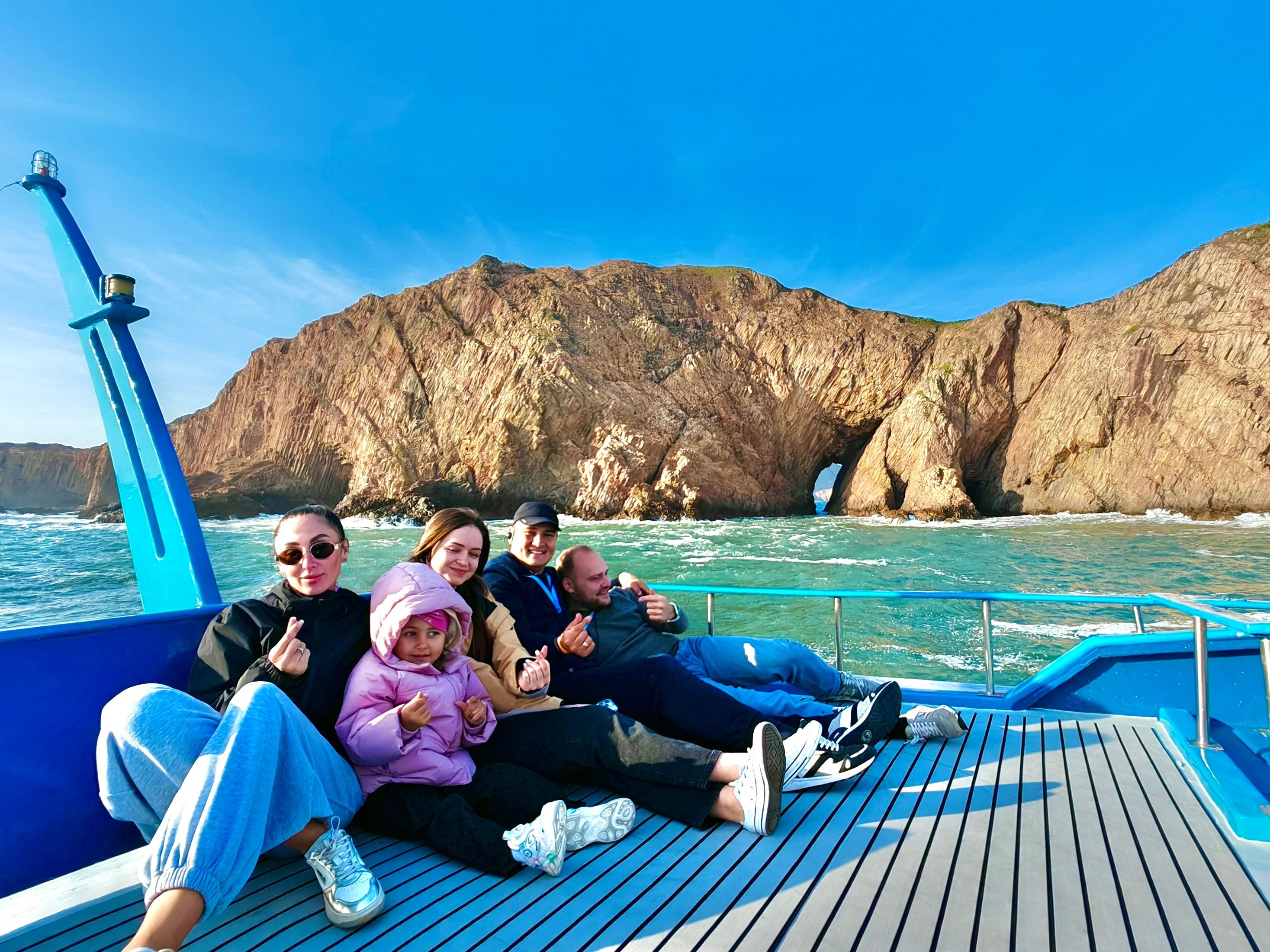 Hong Kong Sai Kung UNESCO Geopark Sea Arches & Volcanic Columns Yacht Tour