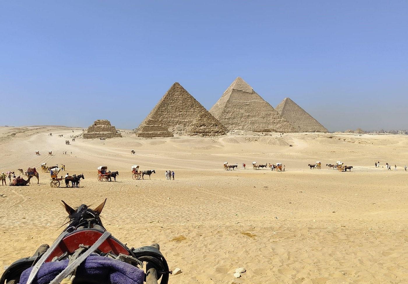 From Hurghada: Cairo Pyramids & Museum Day Trip with Round-Trip Flights