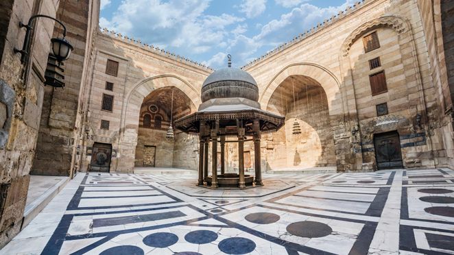 Cairo: El Moez Street & Khan el-Khalili History Walking Tour with Street Food