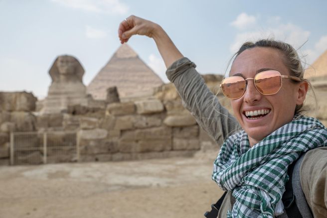 From Hurghada: Cairo Giza Pyramids & Egyptian Museum & Khan El Khalili Day Trip by Plane